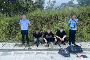 德甲榜首战拜仁客战勒沃库森半场仅3脚射门，为本赛季德甲最少