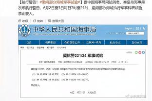 遭遇包夹！布克半场10中6拿下13分4助攻