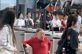 带不动？泰山球门三度失守，丢球后的王大雷无奈瘫坐在地上